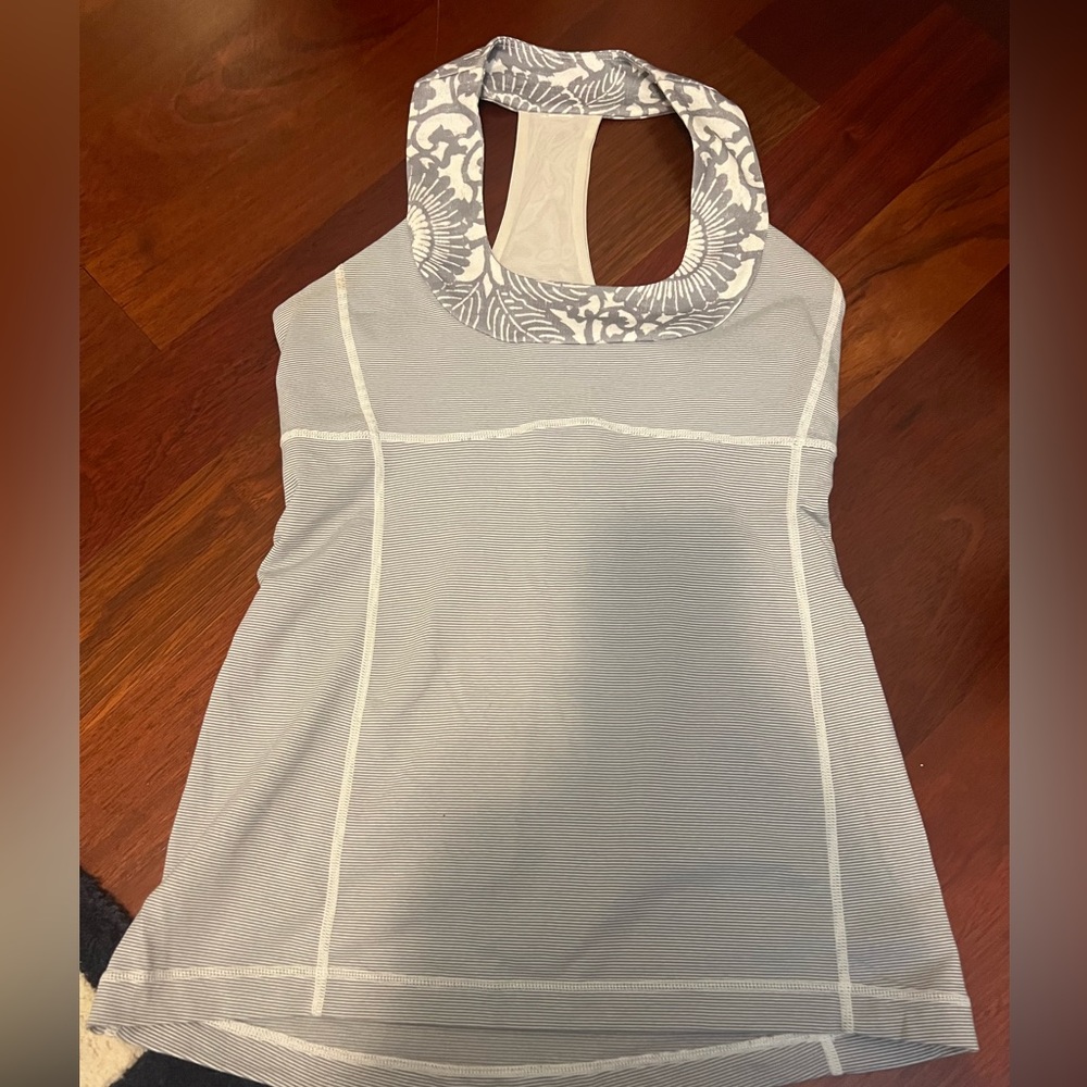 Lululemon grey tank